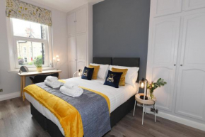 King's View - Overlooking Harrogate Convention Centre -Private Parking